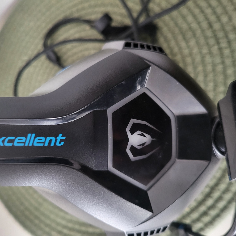 BEEXCELENT Black and Blue Gaming Headset.